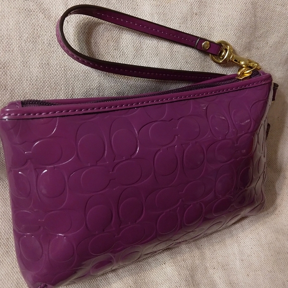 Brand New COACH Purple Iris Signature Liquid Gloss Wristlet - Picture 4 of 16